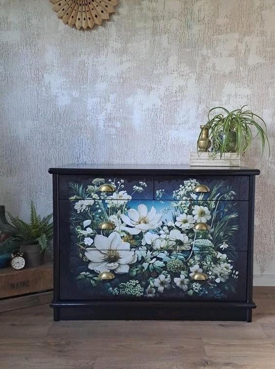Ladekast zwart met bloemen, Huis en Inrichting, Kasten | Ladekasten, Ophalen