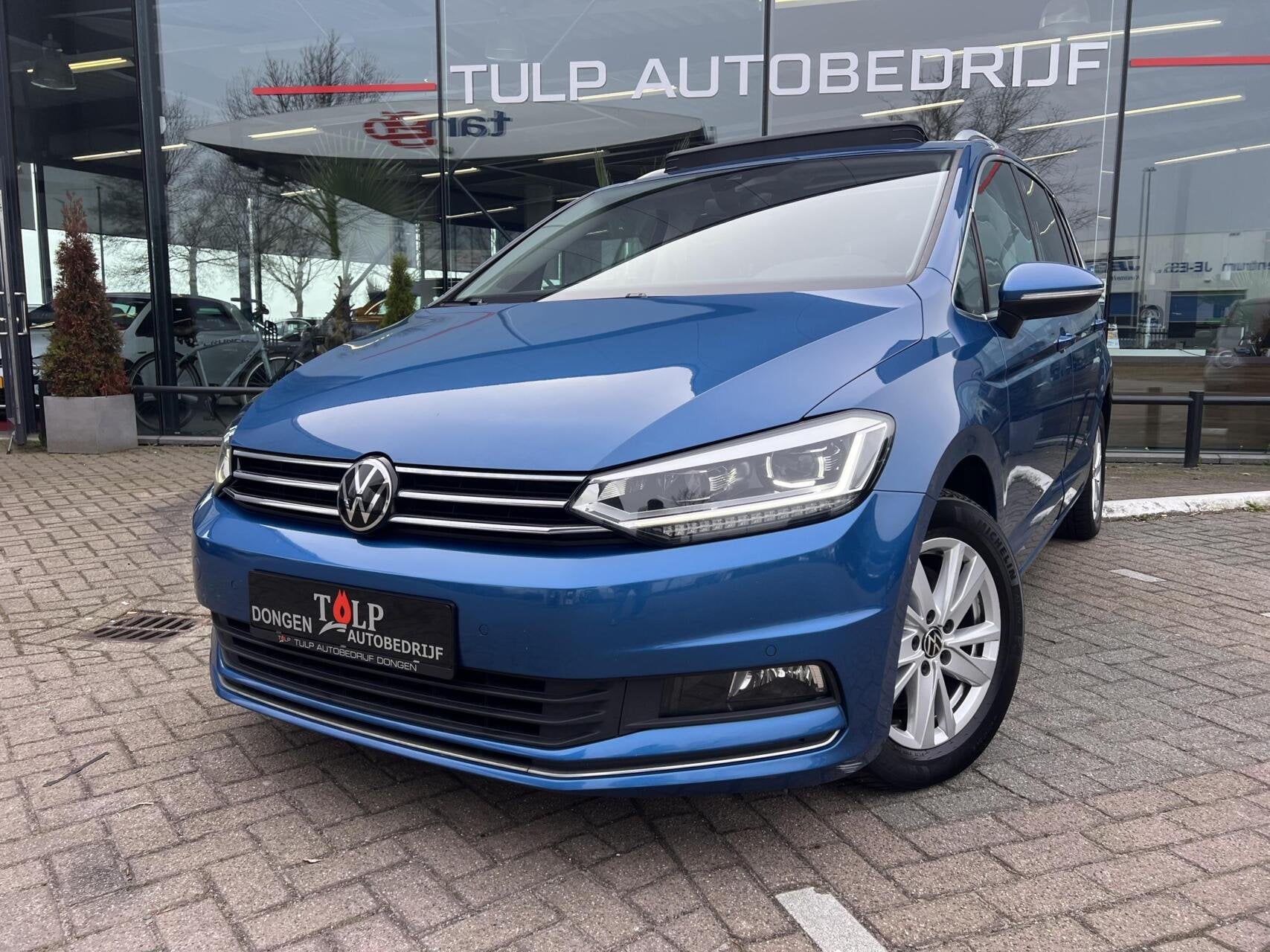 Volkswagen Touran 1.5 TSI Highline 7p Automaat Dak Leder Lux, Auto's, 15 km/l, Zwart, 4 cilinders, 150 pk