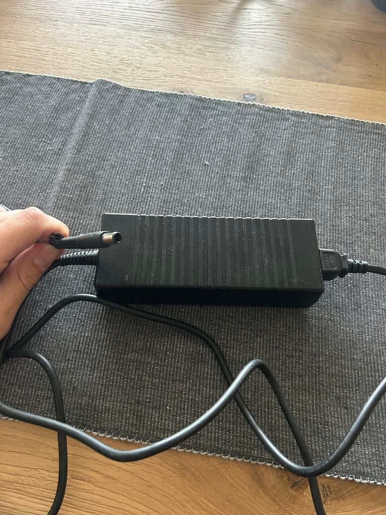 HP adapter/ oplader 135Watt, Ophalen of Verzenden, Zo goed als nieuw