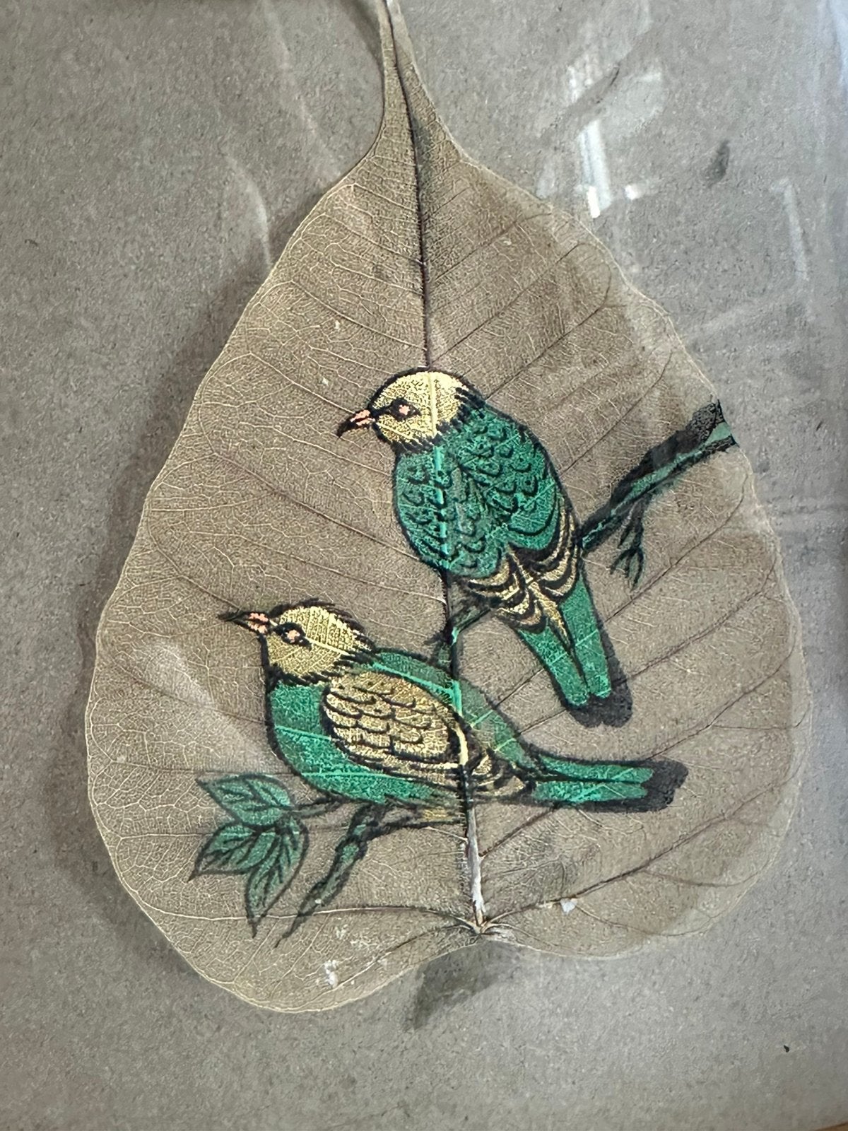 Handgeschilderd Pipal-blad met vogels in lijst, Schilderij, Natuurlijk materiaal, India, Ophalen of Verzenden