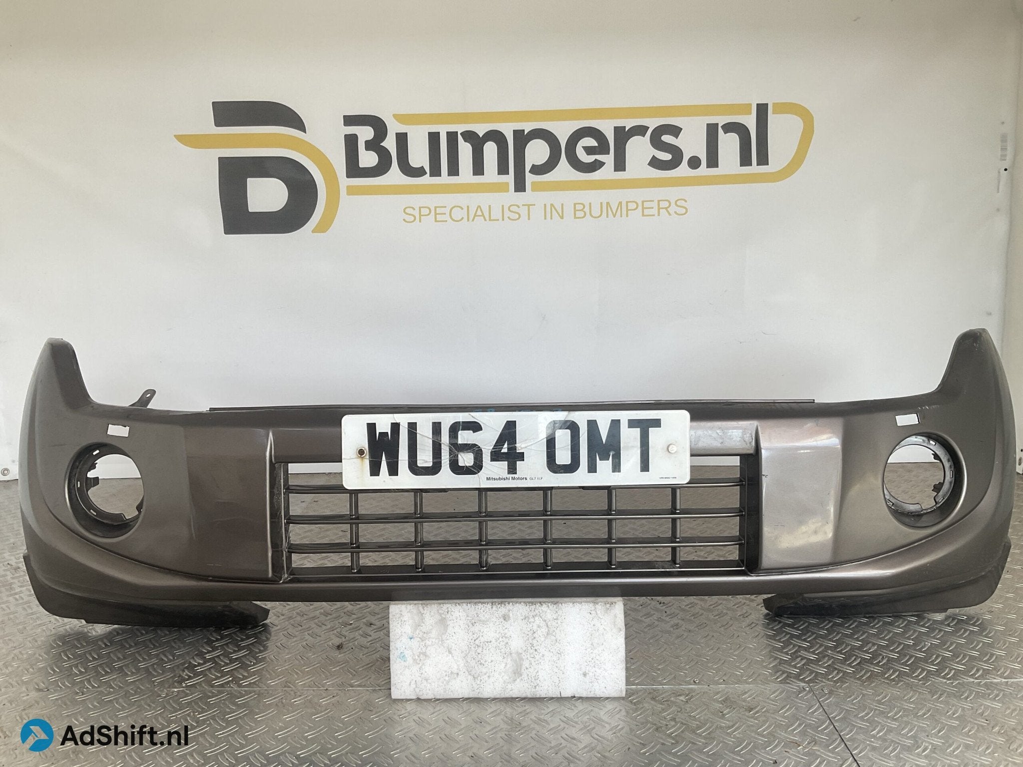 Bumper Mitsubishi Pajero IV 6400D521zz Voorbumper E8-15102z, Bumper