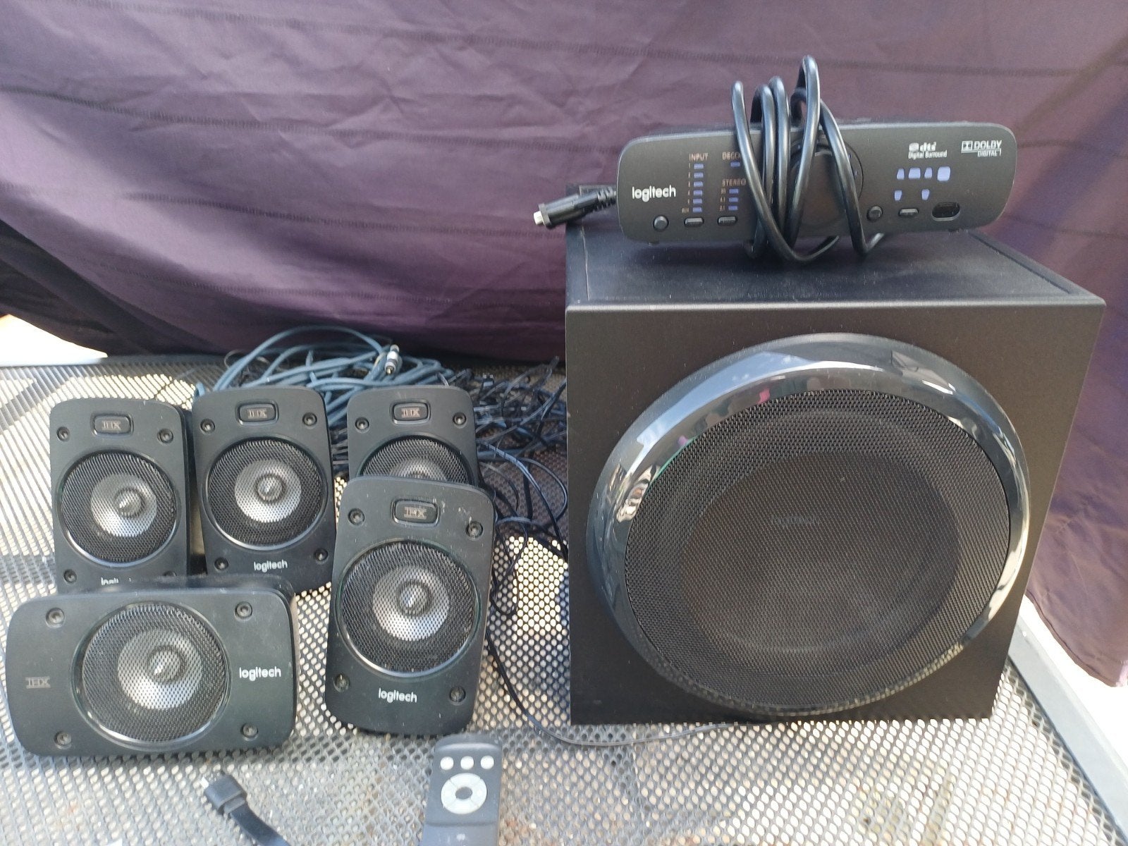 Logitech  subwoofer  met speaker set 5 stuks., Ophalen, Zo goed als nieuw