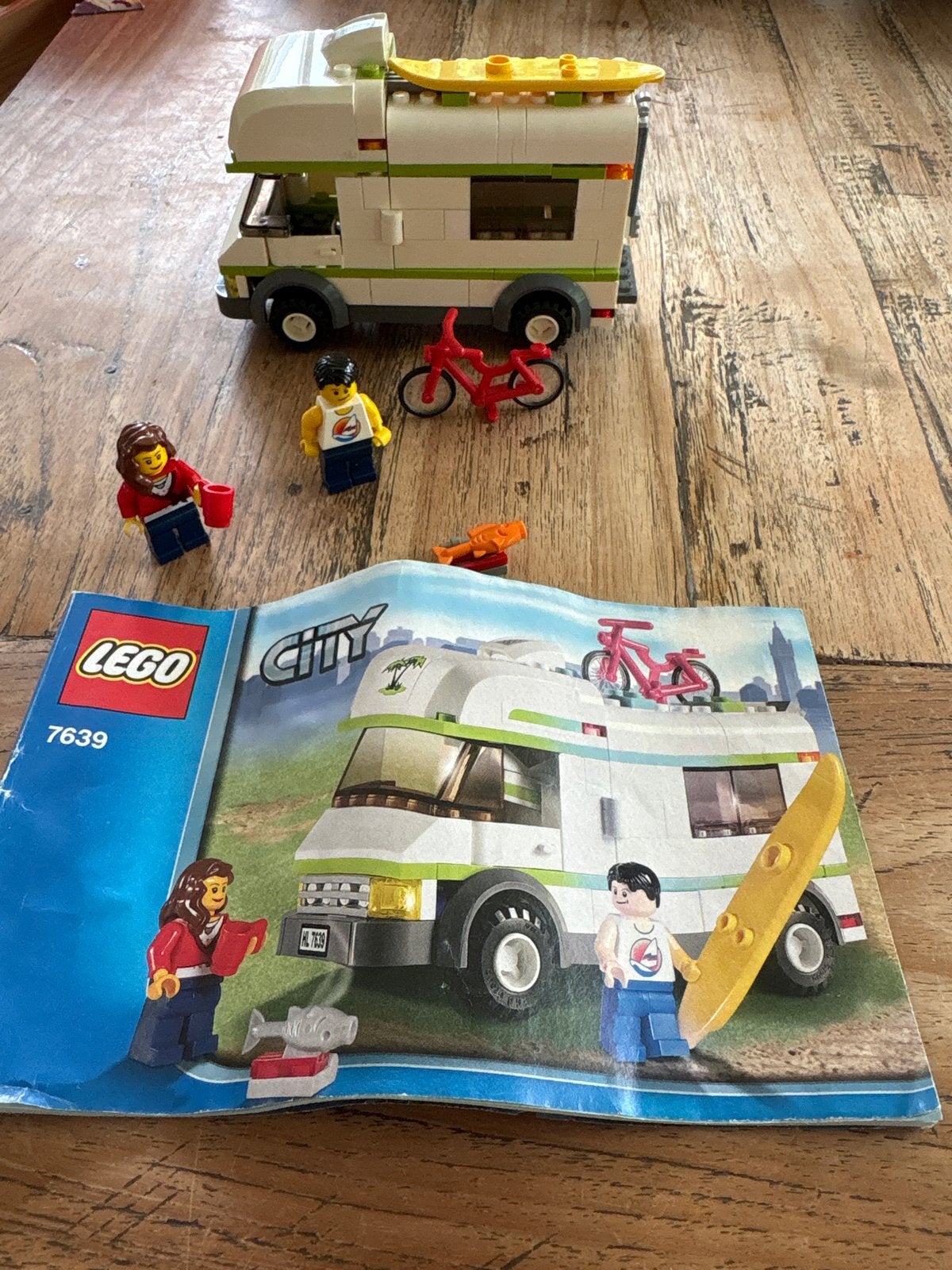 LEGO City Camper 7639 met minifiguren en accessoires
