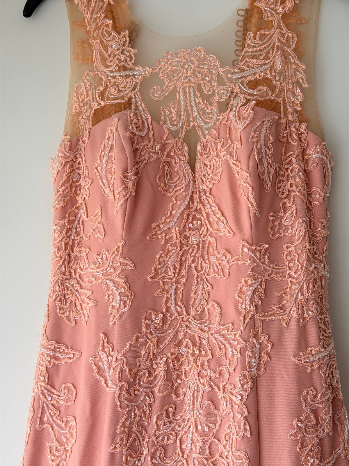 Elegante zalmkleurige galajurk met kant en pailletten, Kleding | Dames, Galajurk, Ophalen of Verzenden, Zo goed als nieuw, Roze
