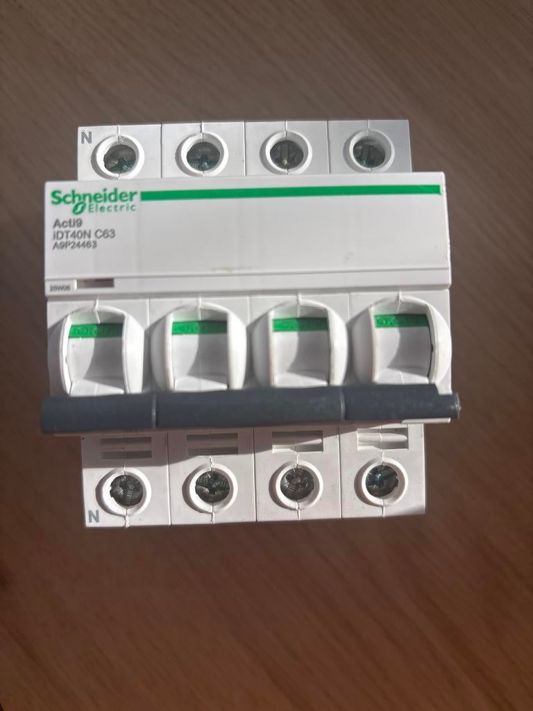 Schneider Electric Acti9 iDT40N C63 4-polige automaat, Doe-het-zelf en Verbouw, Ophalen, Gebruikt, Schakelaar