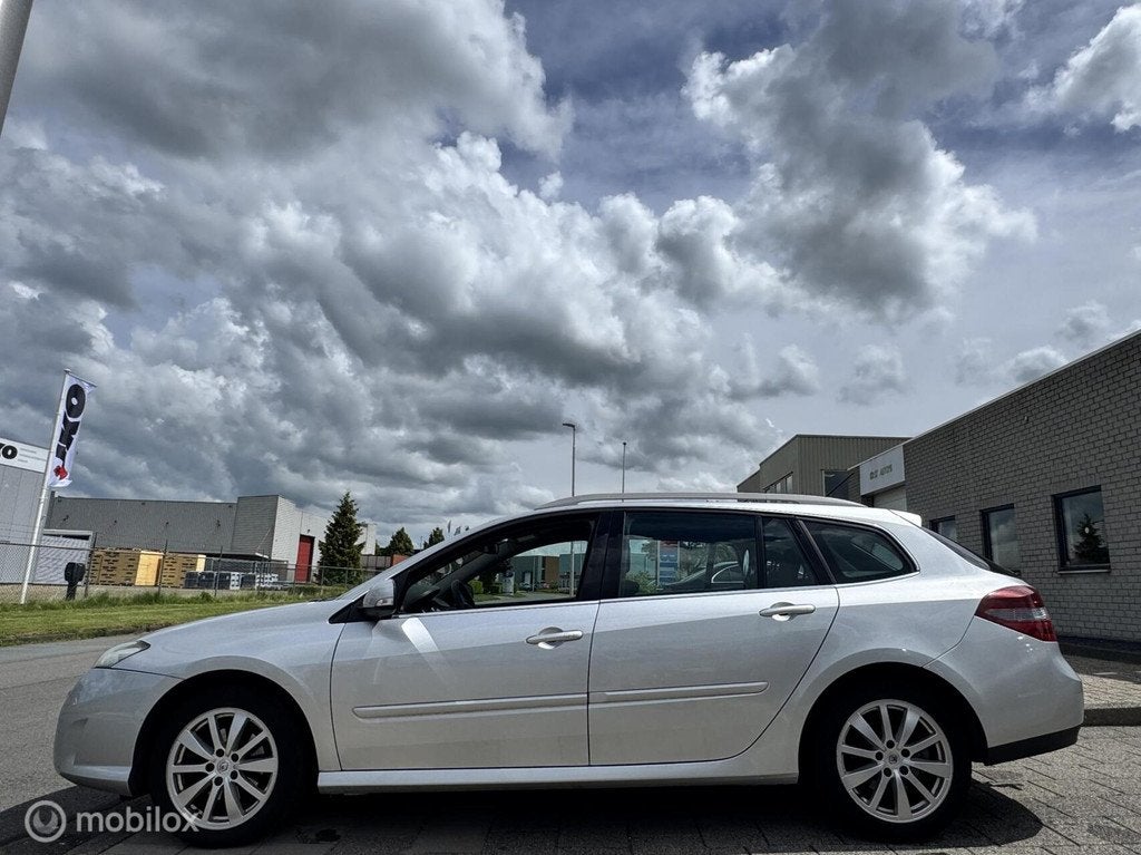 Renault Laguna Estate 2.0 16V Celsium|Navi Xenon Clima Cruis, Auto's, Laguna, 4 cilinders, Euro 4, 1300 kg