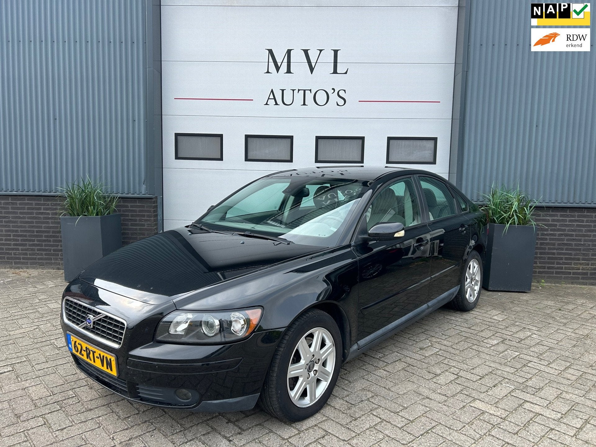 Volvo S40 2.4 Momentum, Auto's, Volvo, Gebruikt, 700 kg, Zwart, 2435 cc