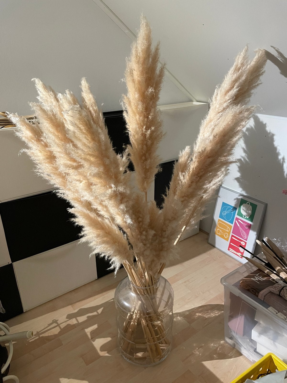Grote glazen vaas met pampas pluimen, Ophalen, Gebruikt, Inclusief droogbloemen, Transparant