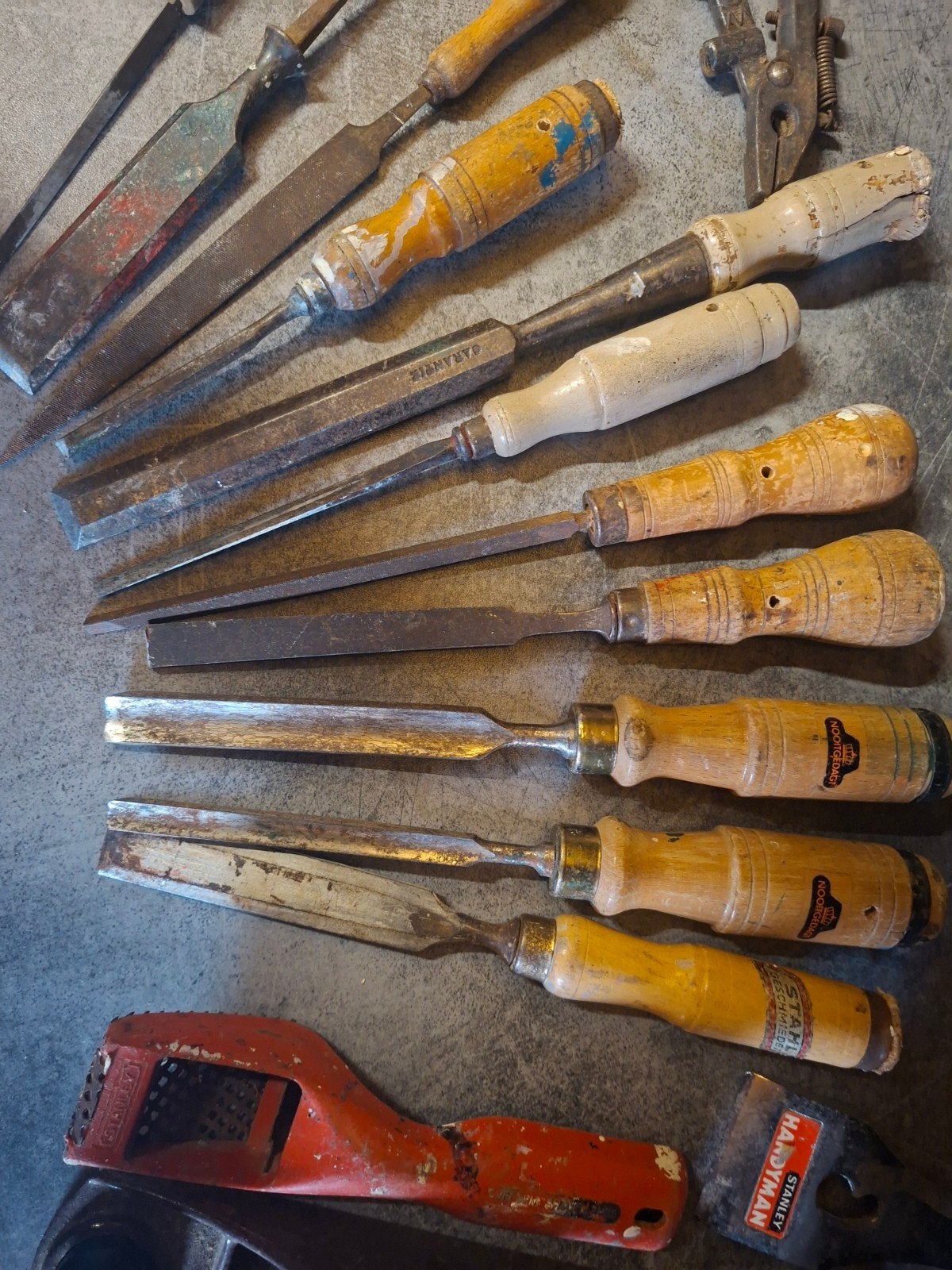 Oude beitels en gereedschap van Nooitgedagt, Ophalen