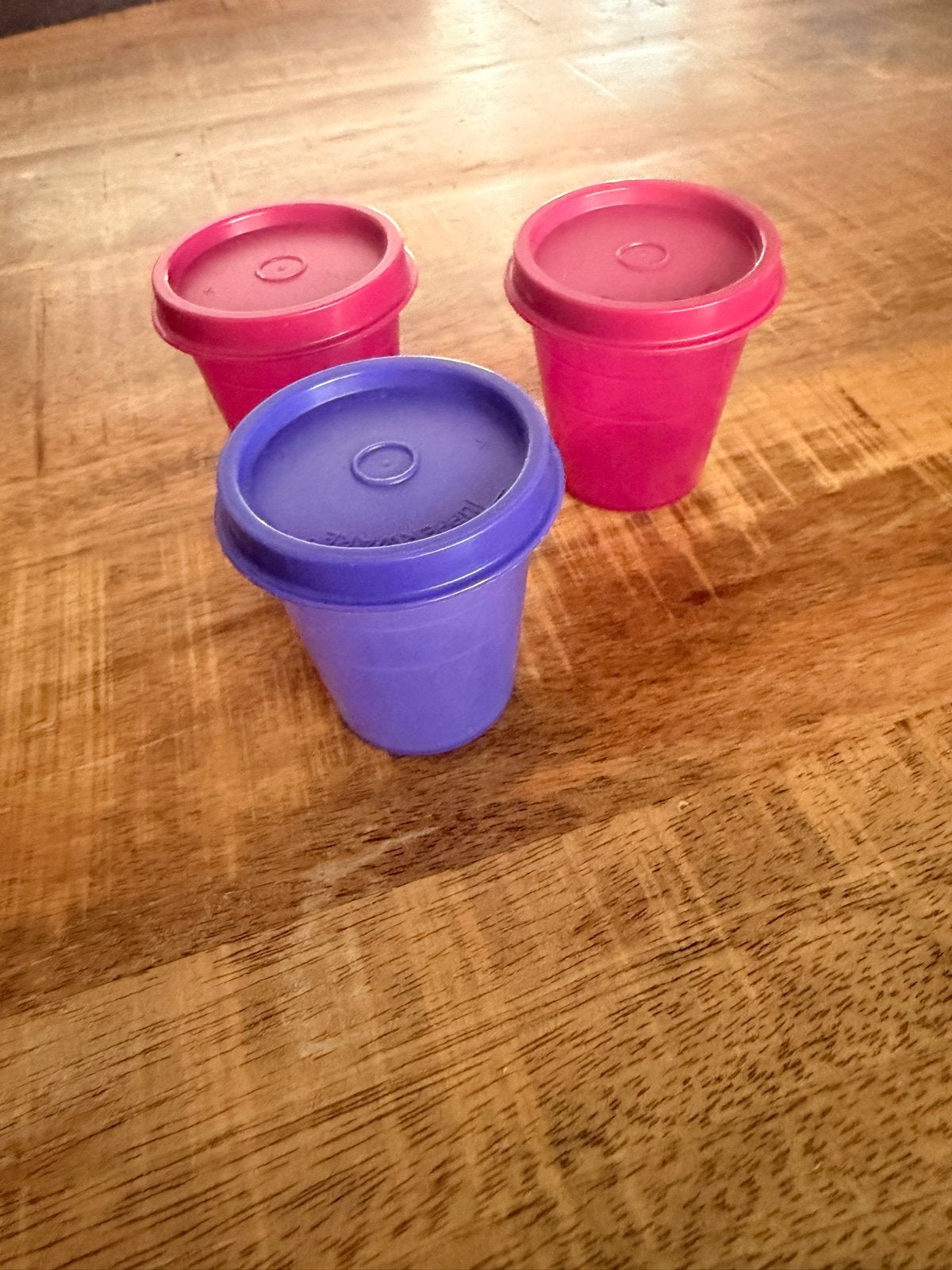 Tupperware bekers met deksel - 2x roze, 1x paars, Gebruikt, Overige kleuren, Beker of Kan, Ophalen of Verzenden
