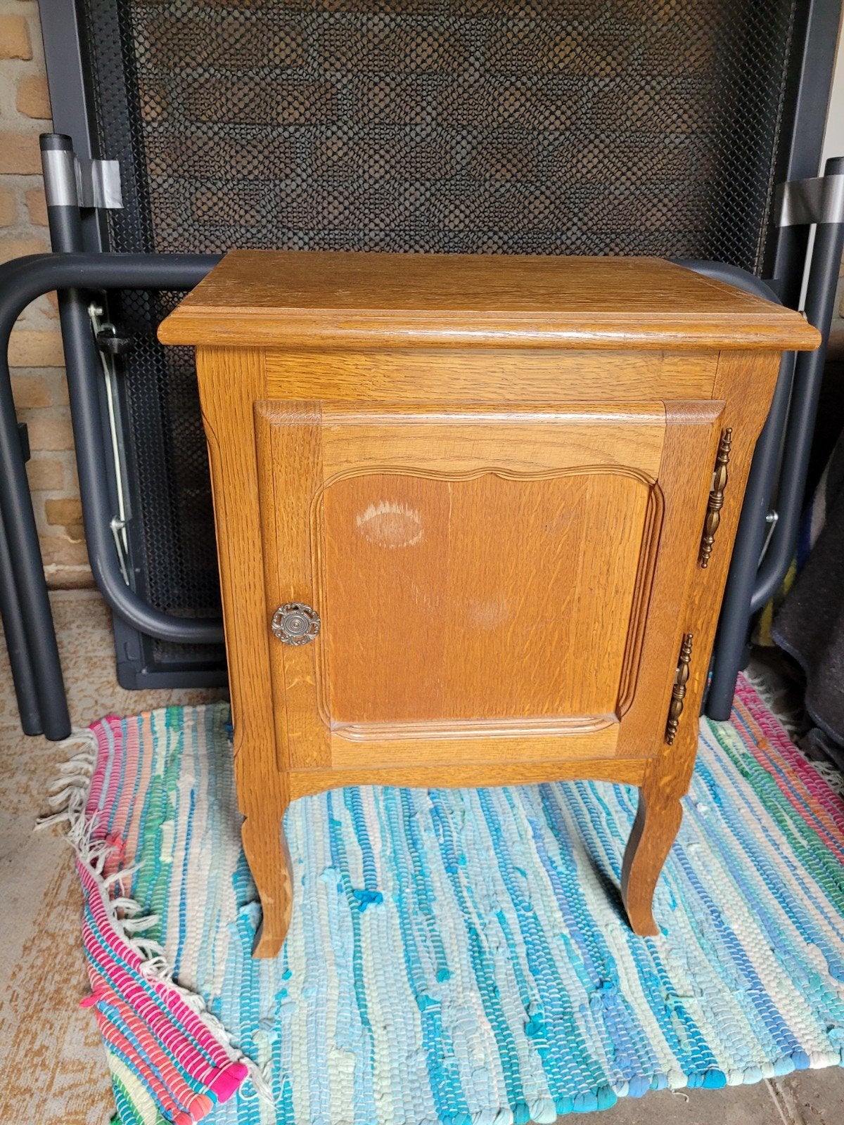 Prachtig eikenhouten nachtkastje Queen Anne stijl, Huis en Inrichting, Slaapkamer | Nachtkastjes, Ophalen, Gebruikt, 55 tot 70 cm