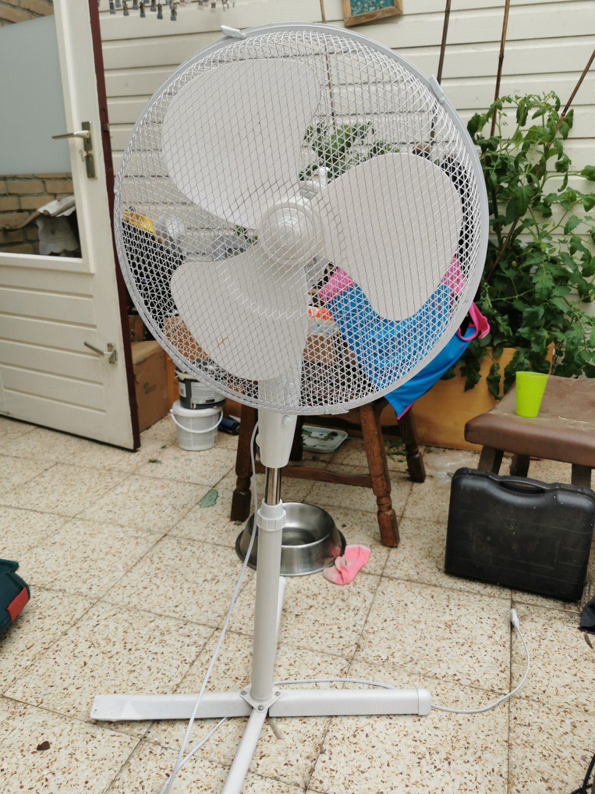 witte statiefventilator, Ophalen, Statiefventilator