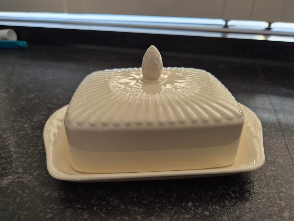 WEDGWOOD Edme Crèmekleurige botervloot met geribbeld deksel, Huis en Inrichting, Keuken | Servies, Gebruikt, Overige typen, Ophalen of Verzenden