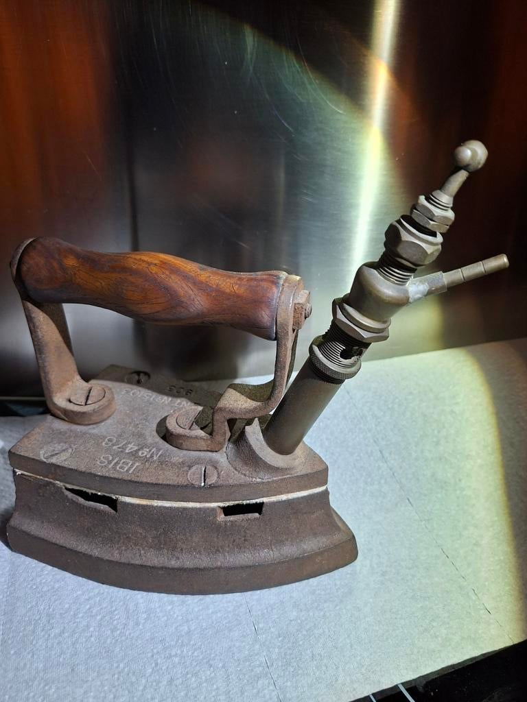 Collectors item zelfwarmend brandstof-strijkijzer van JBIS, Ophalen of Verzenden
