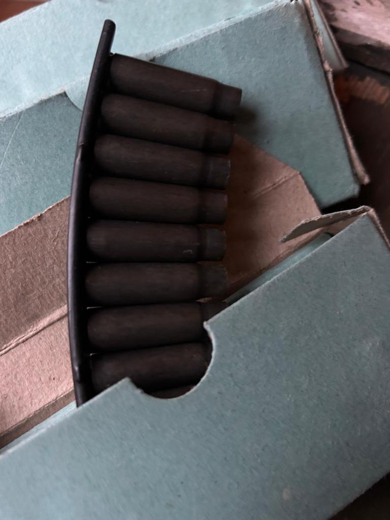 7.62x39 AK47 hulzen op clip., Verzamelen, Ophalen of Verzenden, Landmacht, Overige gebieden, Hulzen of Bodemvondsten