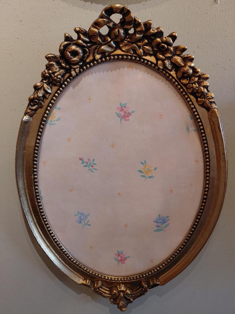 Mooie goudkleur lijst met strik en bloemetjes, Antiek en Kunst, Ophalen of Verzenden