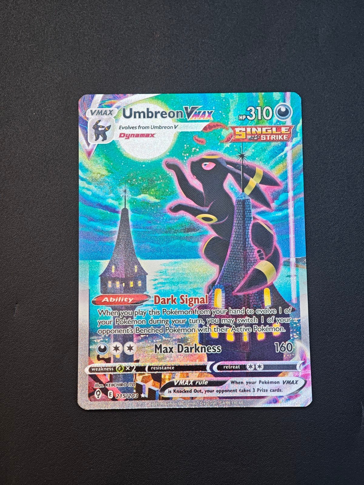 Umbreon VMAX Alt Art (215/203) evolving skies, Ophalen of Verzenden, Zo goed als nieuw, Losse kaart, Foil