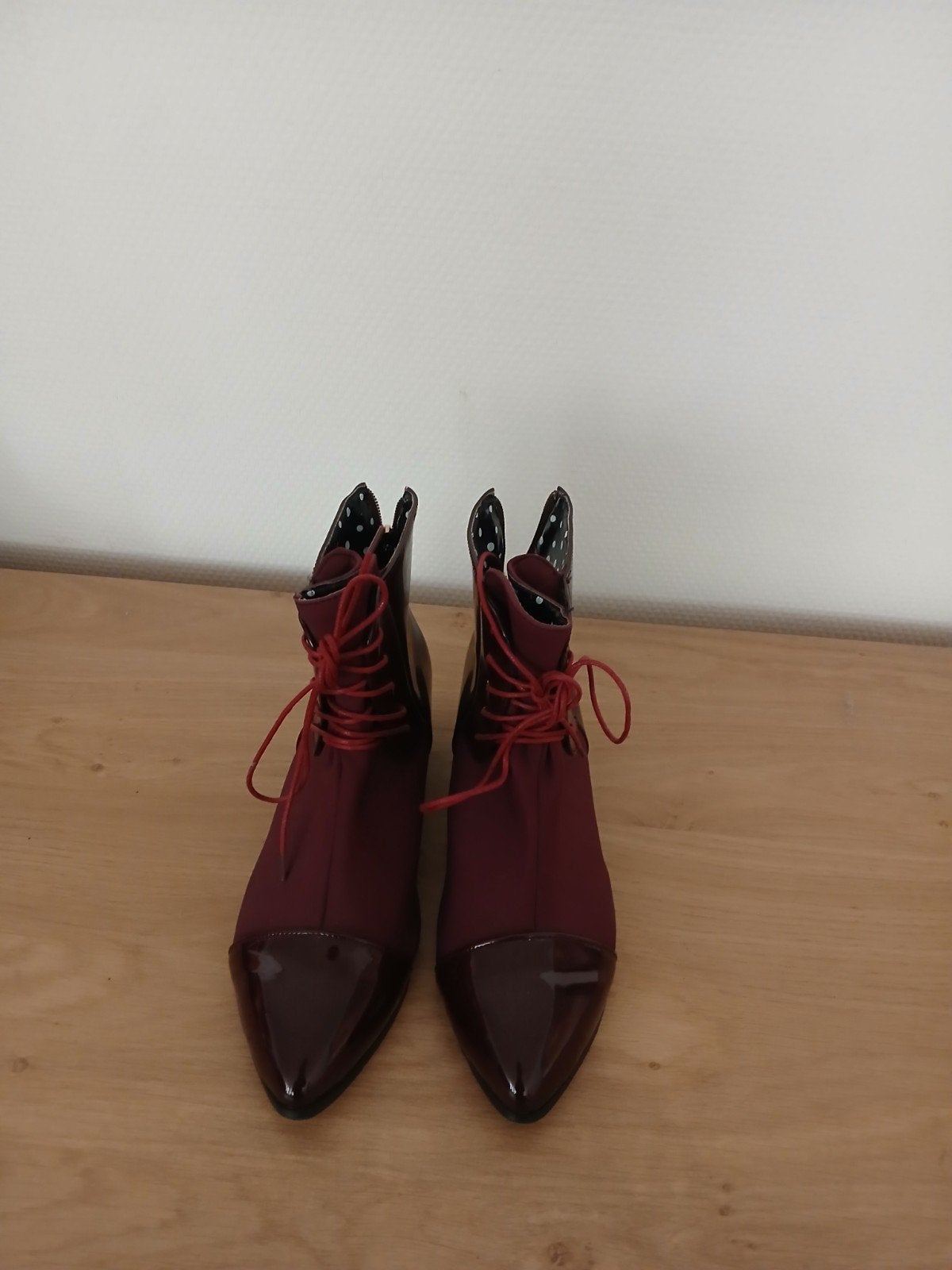 Aubergine veterlaarsjes maat 41, Ophalen of Verzenden, Zo goed als nieuw, Overige kleuren, Lage of Enkellaarzen