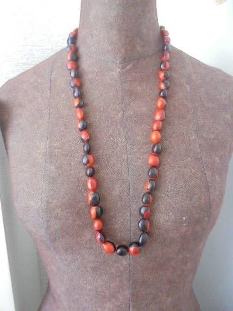 Lange ketting zwart/rood rode zaden sandelhoutboom, Ophalen of Verzenden, Zo goed als nieuw, Rood, Overige materialen