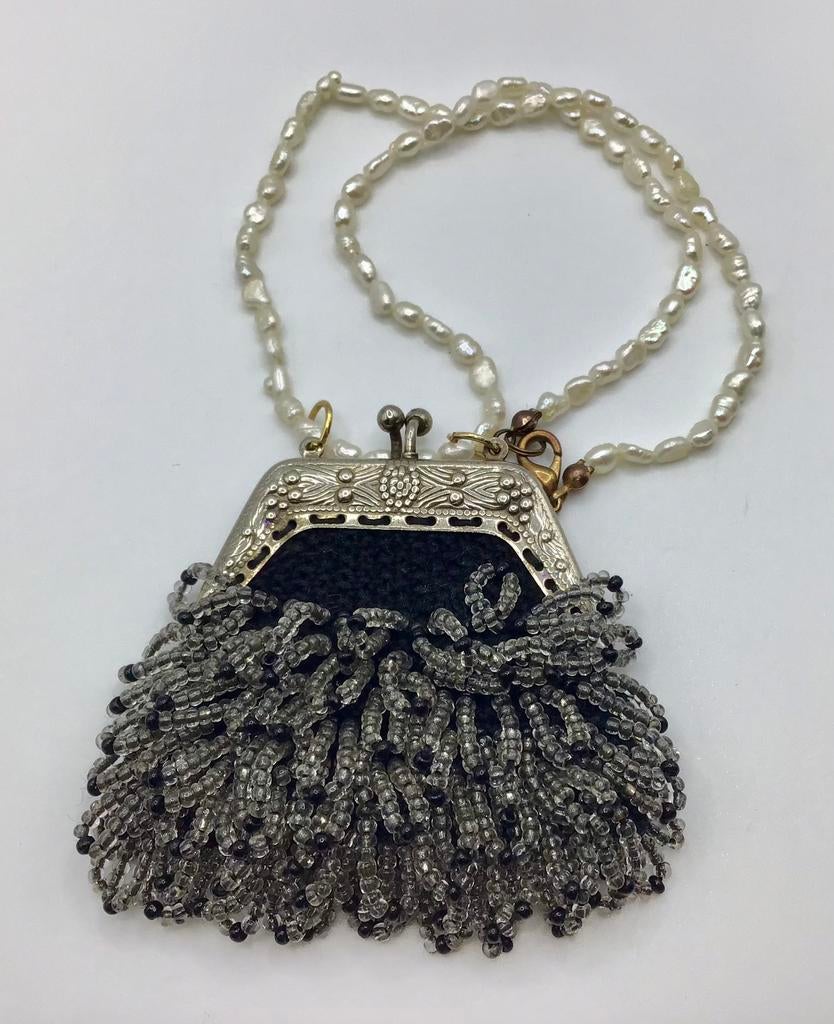 Art Deco beugel beursje kralenbeursje met parel ketting, Antiek en Kunst, Verzenden