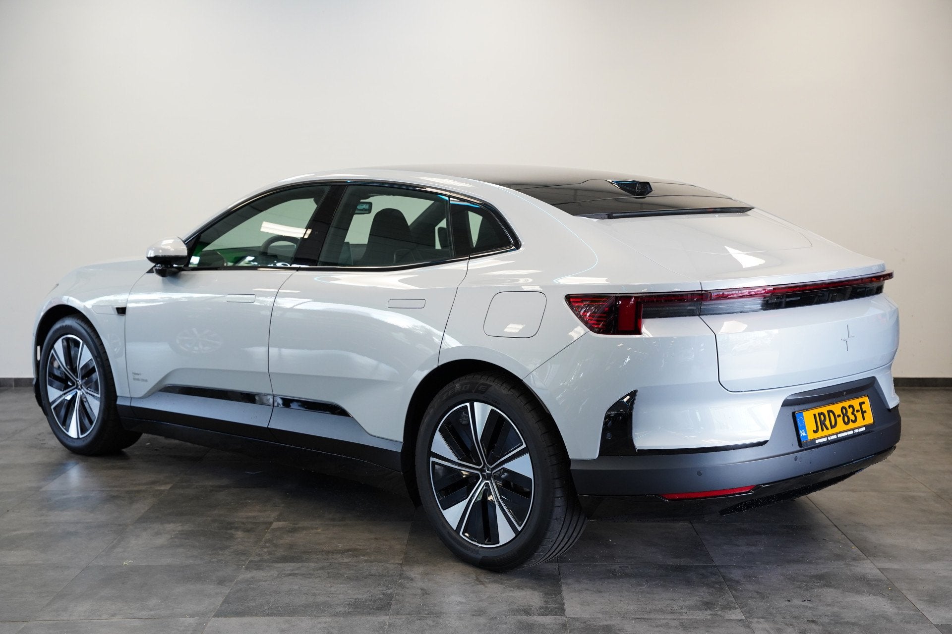 Polestar 4 Long Range Single motor 100 kWh ACC 360 Camera Pa, Auto's, Polestar, Achterwielaandrijving, 100 kWh, 24 min, Grijs