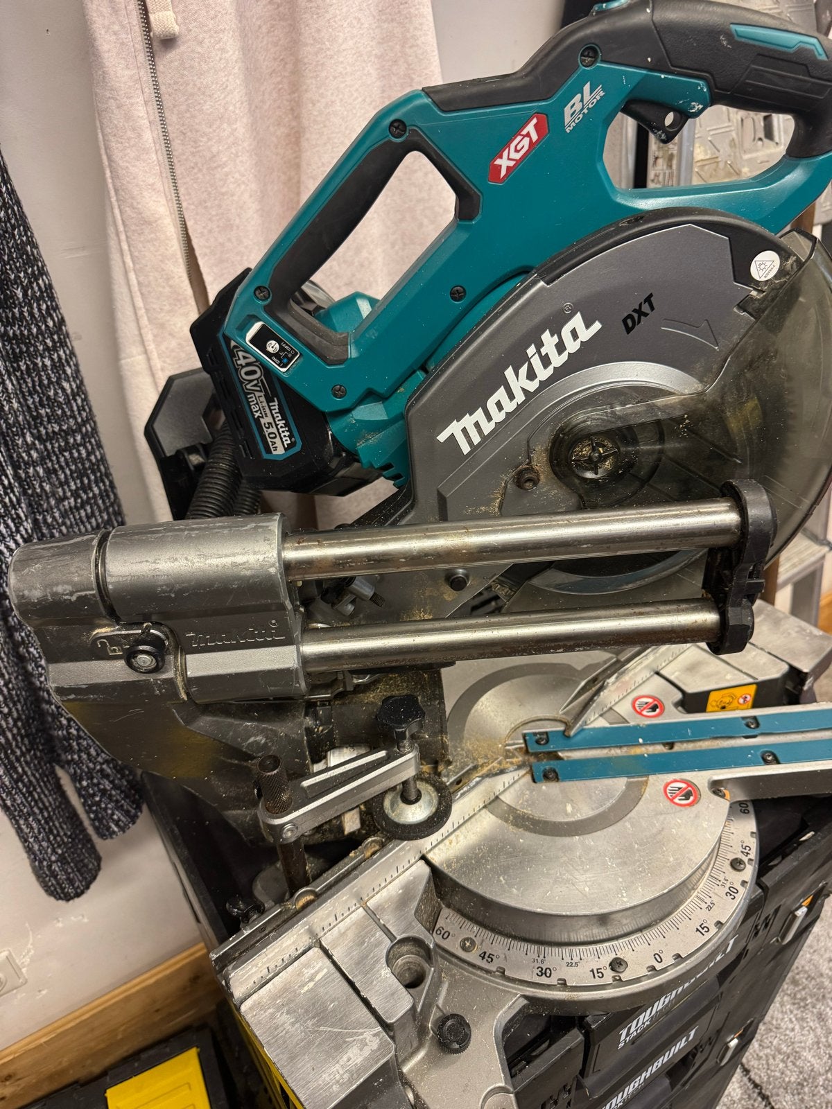 Makita LS002G XGT 40V Max Afkortzaag - Zo goed als nieuw, Doe-het-zelf en Verbouw, Gereedschap | Zaagmachines, Ophalen, 70 mm of meer