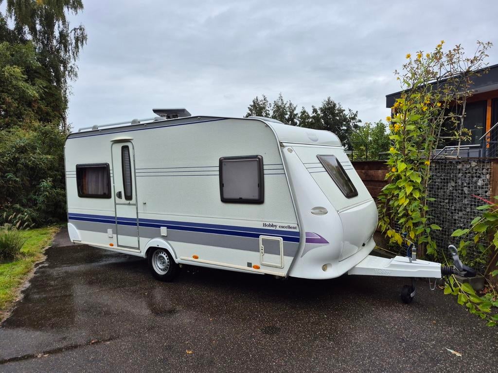 Hobby excellent 460 UFE met voortent en mover, Caravans en Kamperen, Rondzit, Hobby, Frans bed, Bedrijf