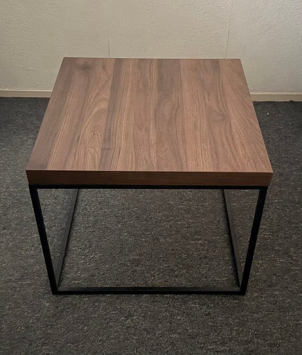 € 20 / vierkante BIJZETTAFEL met zwart frame , 60x60x50 cm, Minder dan 55 cm, Gebruikt, Vierkant, Tijdloos