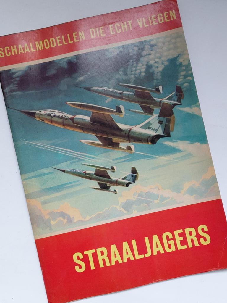 Zeldzaam oud boekje over straaljagers, Verzamelen, Luchtvaart en Vliegtuigspotten, Ophalen of Verzenden, Gebruikt, Boek of Tijdschrift