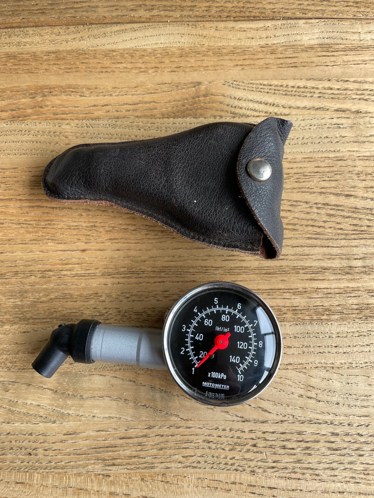 Motometer bandenspanningsmeter met lederen hoesje, Ophalen of Verzenden, Gebruikt