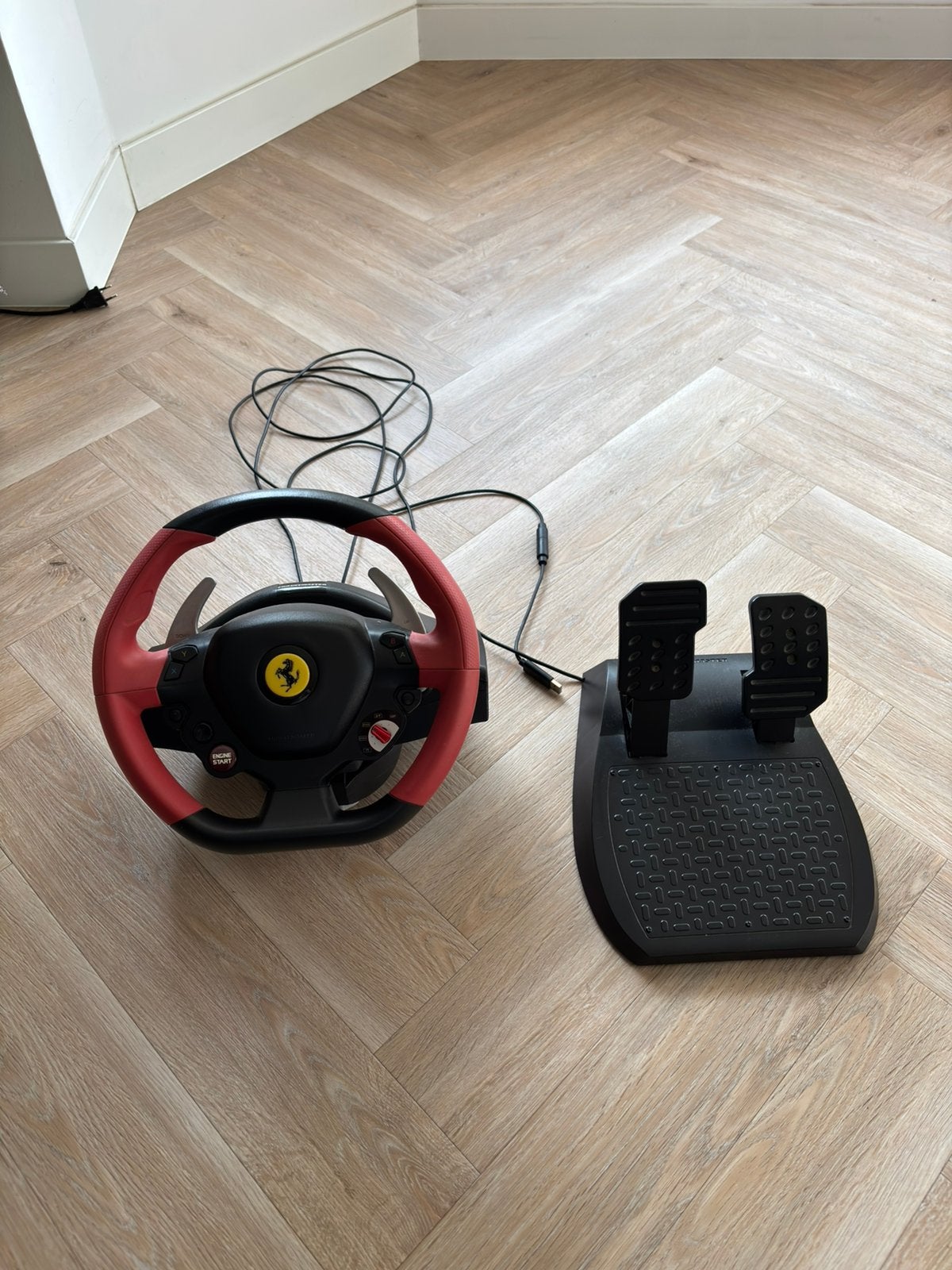 Thrustmaster Ferrari 458 Spider racestuur(kijk beschrijving), Spelcomputers en Games, Spelcomputers | Overige Accessoires, Racestuur