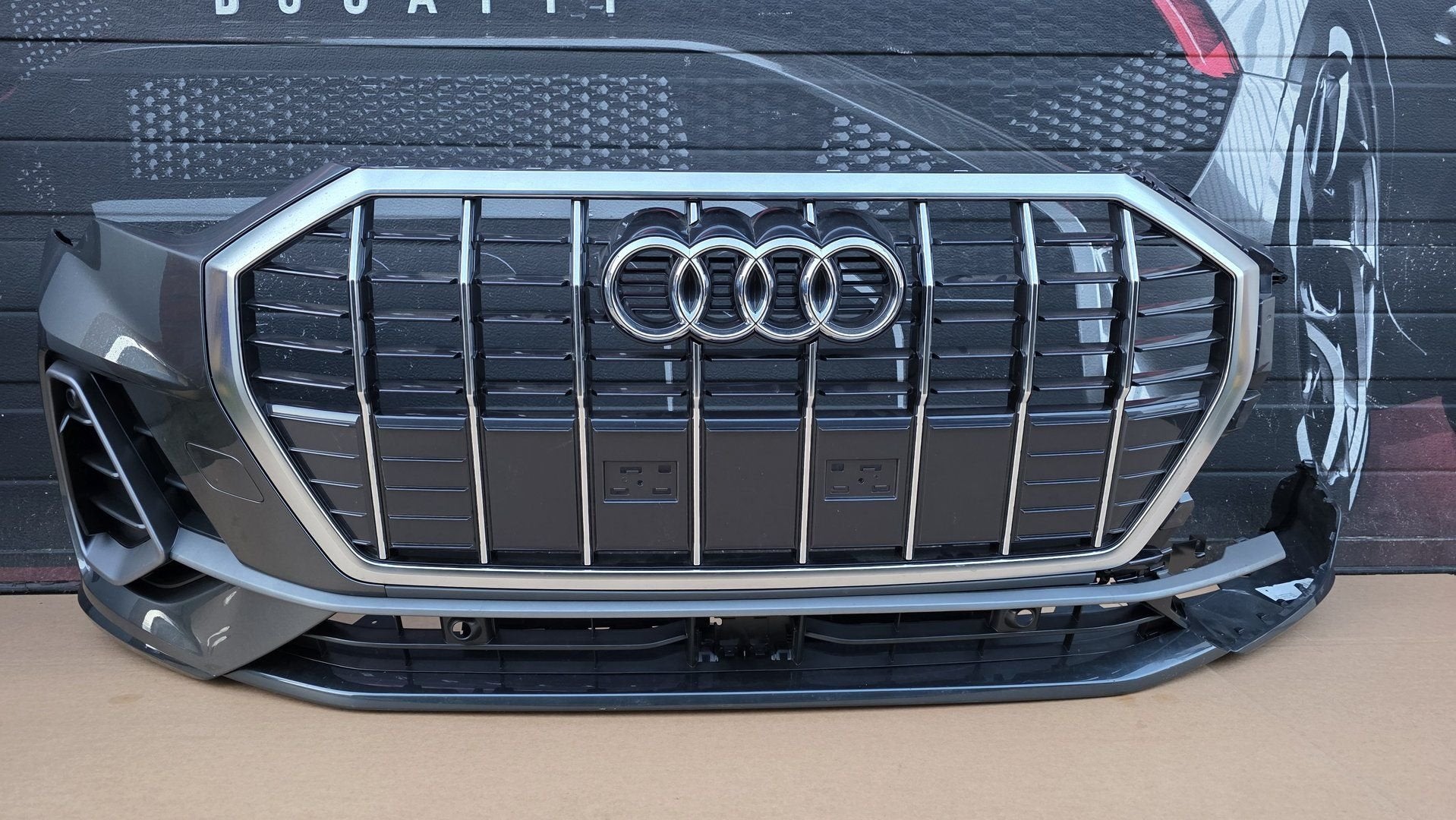 Voorbumper Audi Q3 83A F3 S-line SLINE  BUMPER LZ7S ORIGINEE, Gebruikt, -, Voor, Bumper