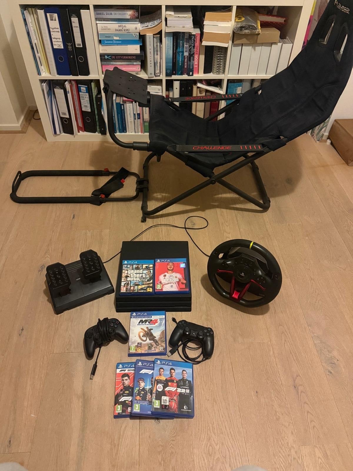 PlayStation 4 Pro, 2 controllers, 6 games, stuur + racestoel, Ophalen, Met games, Met 2 controllers, Zo goed als nieuw