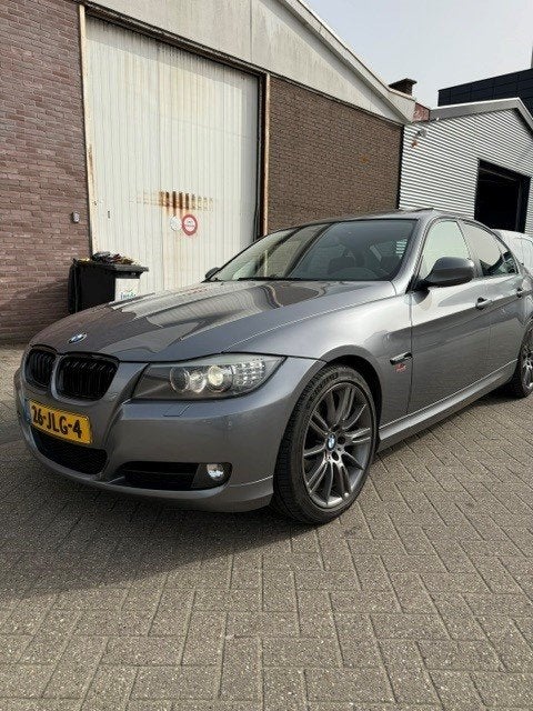 BMW 3-Serie 3.0 325I 160KW AUT 2008 Grijs, Auto's, BMW, Automaat, 745 kg, Achterwielaandrijving, Navigatiesysteem