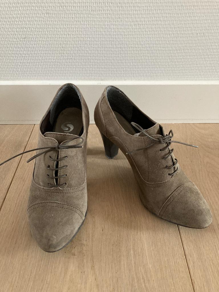Nieuwe veter-pumps, vintage look (Sacha) mt 38, Bruin, Nieuw, Ophalen of Verzenden, Schoenen met hoge hakken
