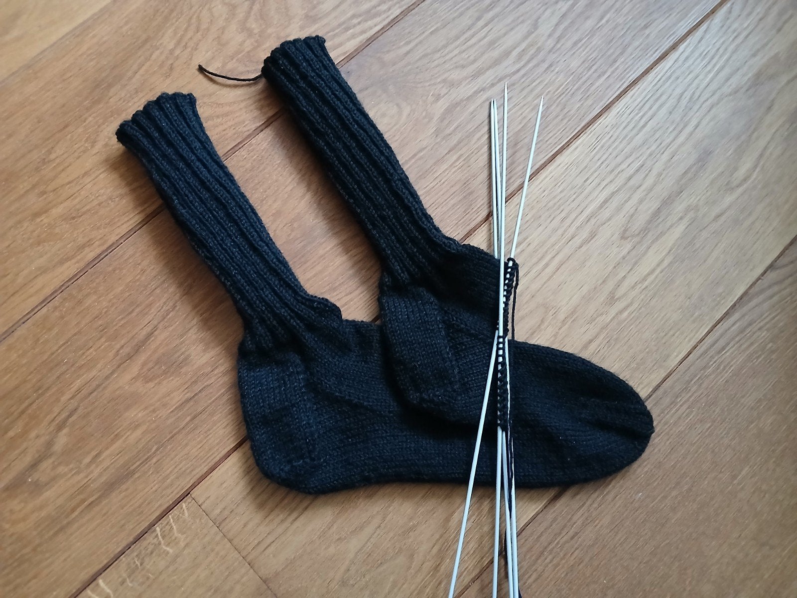 Gebreide sokken van sokkenwol met merinowol. Maat 38/40, Sokken en Kniesokken, Eigen gebreide sokken, Verzenden, Zwart