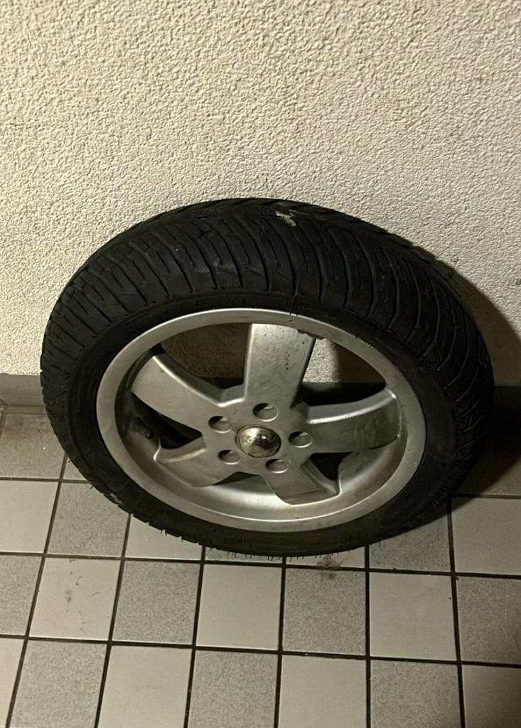 Vespa gts voorwiel, Ophalen of Verzenden, Zo goed als nieuw, Overige typen