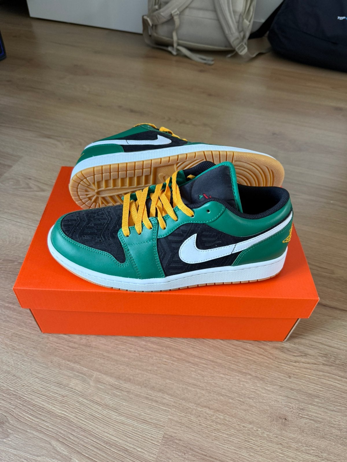 Nike Jordan 1 low collectie maat EU42.5-44, Kleding | Heren, Ophalen of Verzenden, Zo goed als nieuw, Zwart, Sneakers of Gympen