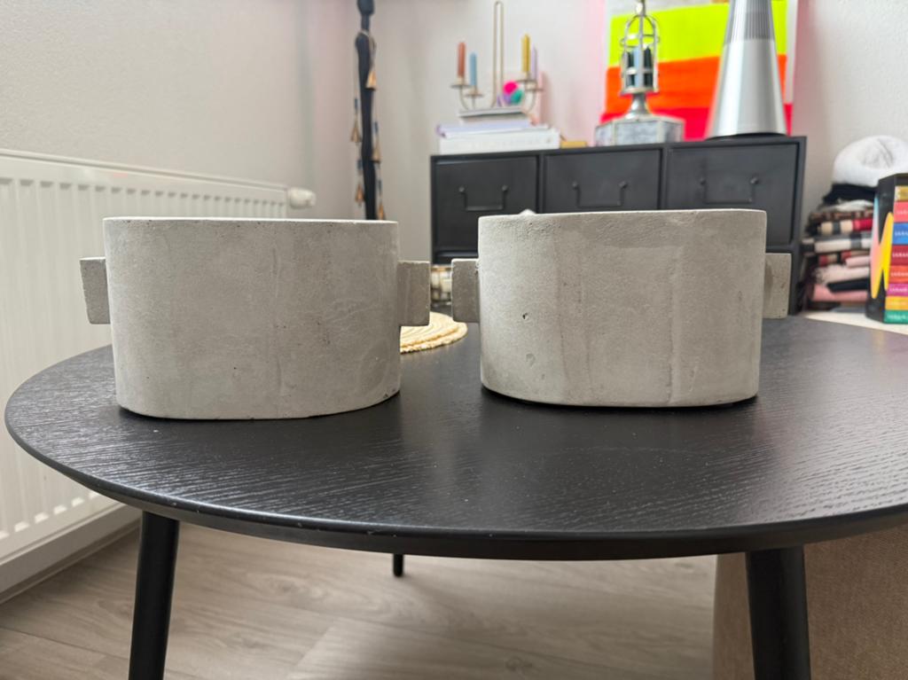 2x Serax stone flower pots. Natural ans stylish ., Huis en Inrichting, Ophalen, 50 tot 100 cm, Zo goed als nieuw, Minder dan 50 cm