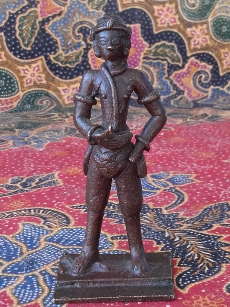 Mooi antiek brons beeldje uit India van een man 10,2 cm., Antiek en Kunst, India, Handgemaakt, Ophalen of Verzenden, Brons