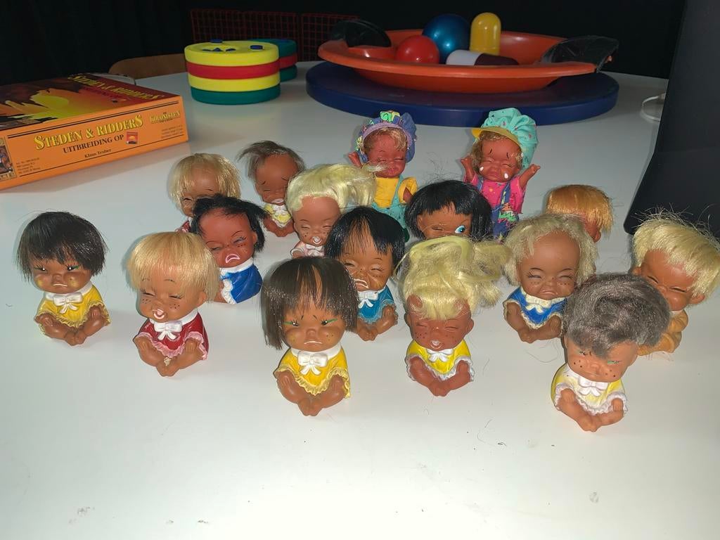 Vintage huilende baby poppen hawaii 16 stuks verzameling, Verzamelen, Poppetjes en Figuurtjes, Gebruikt, Ophalen of Verzenden