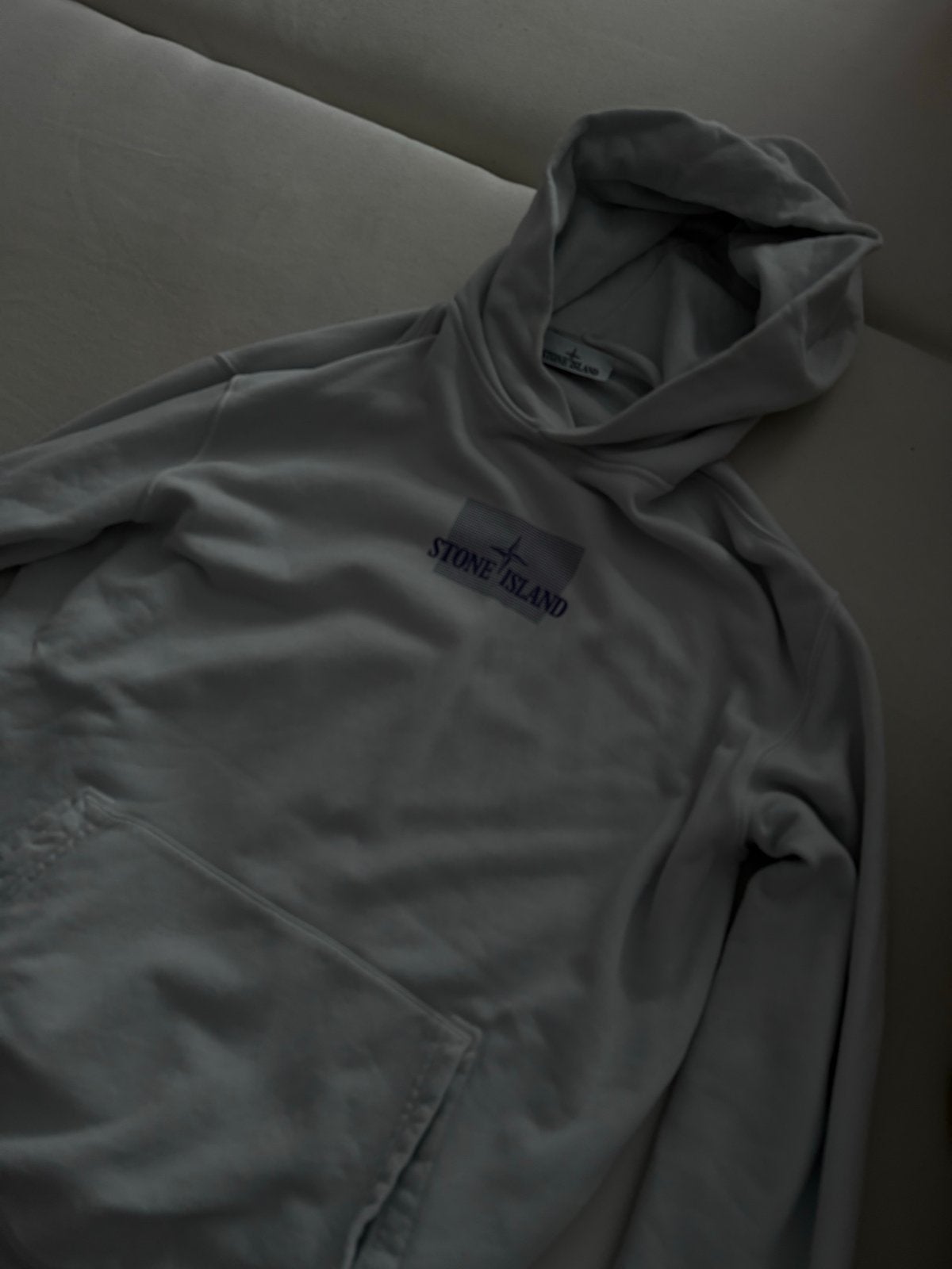 Stone Island Hoodie met print - Zo goed als nieuw, Kleding | Heren, Overige Herenkleding, Ophalen of Verzenden, Zo goed als nieuw