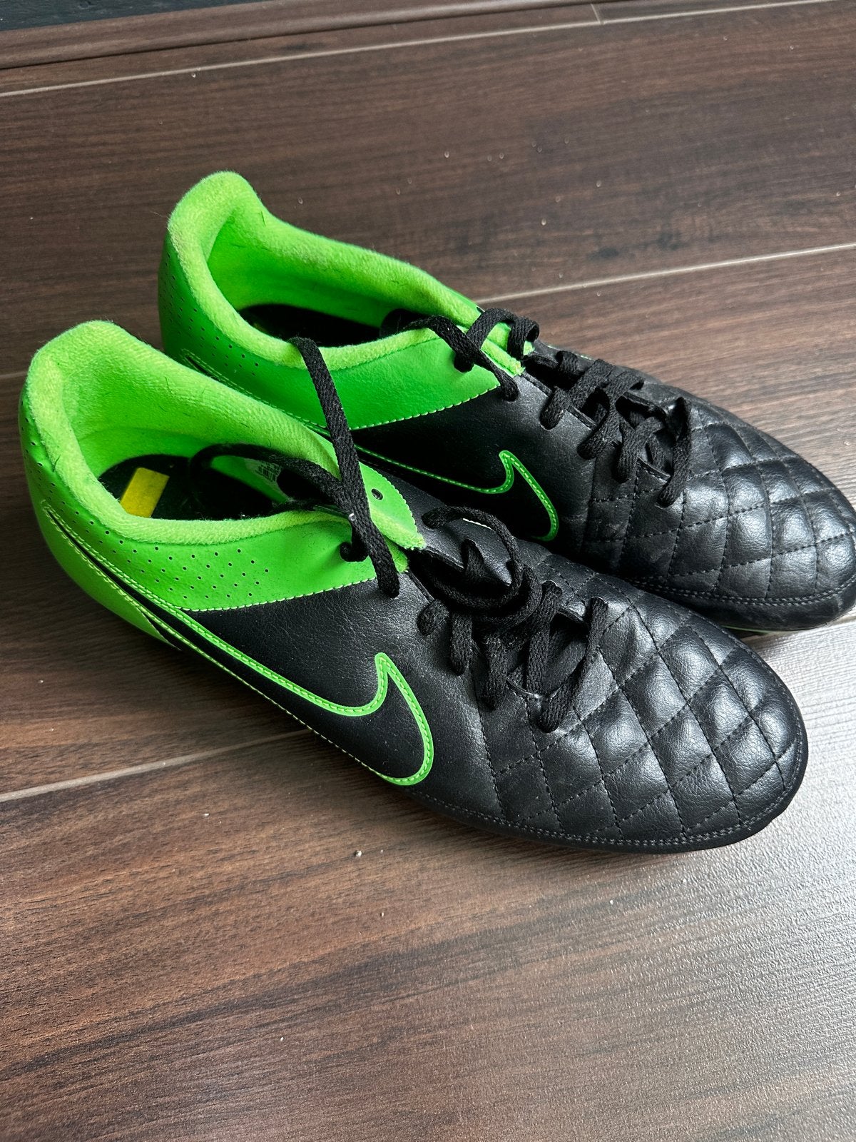 Nike Tiempo voetbalschoenen - Zwart/Groen - Maat 45, Ophalen of Verzenden, Gebruikt, Schoenen