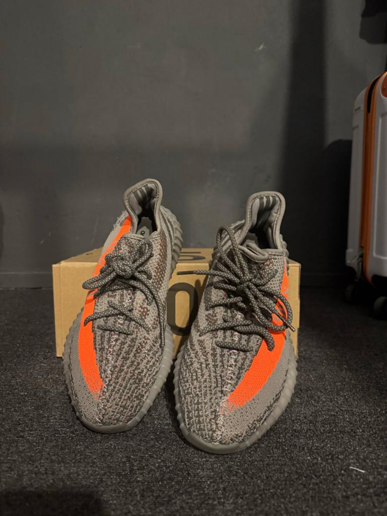 Adidas Yeezy 350 Beluga - Maat 44 2/3 - Nauwelijks gedragen, Ophalen of Verzenden, Zo goed als nieuw, Overige kleuren, Sneakers of Gympen