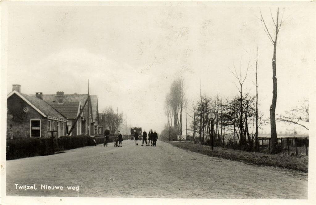 Twijzel, Nieuwe weg - ongelopen, Verzamelen, Ansichtkaarten | Nederland, Ophalen of Verzenden, 1940 tot 1960, Ongelopen, Friesland