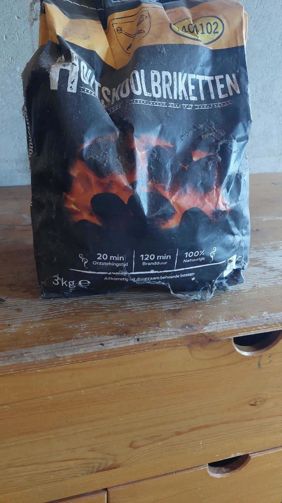 3 zakken houtskoolbriketten van 3 kg per zak, Ophalen, Nieuw