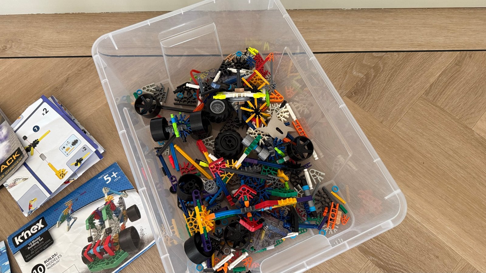 Grote bak met diverse K'nex sets en instructieboekjes, Ophalen of Verzenden, Gebruikt, K'nex