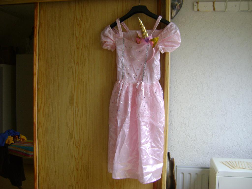 2del roze prinsessenjurk tule glitterlaag en diadeem 122/128, Kinderen en Baby's, Carnavalskleding en Verkleedspullen, Ophalen of Verzenden