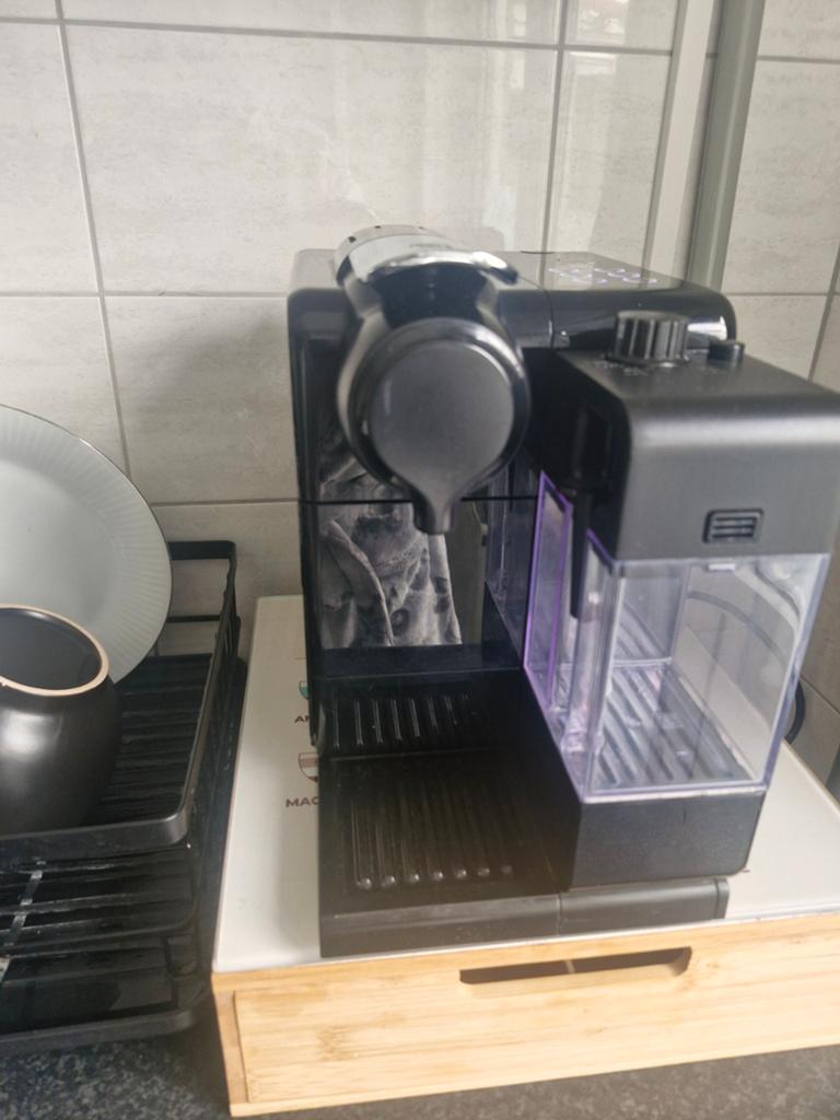 Nespresso . Delonghi, Witgoed en Apparatuur, Koffiezetapparaten, Ophalen of Verzenden, Zo goed als nieuw, Koffiemachine