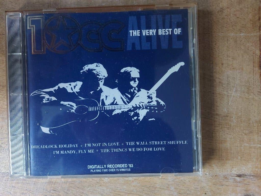 CD 10cc – Alive The Very Best Of, Ophalen of Verzenden, Zo goed als nieuw, Poprock